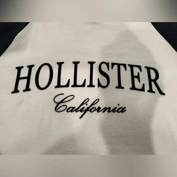 Hollister Black and White Raglan Top - Picture 4 of 10